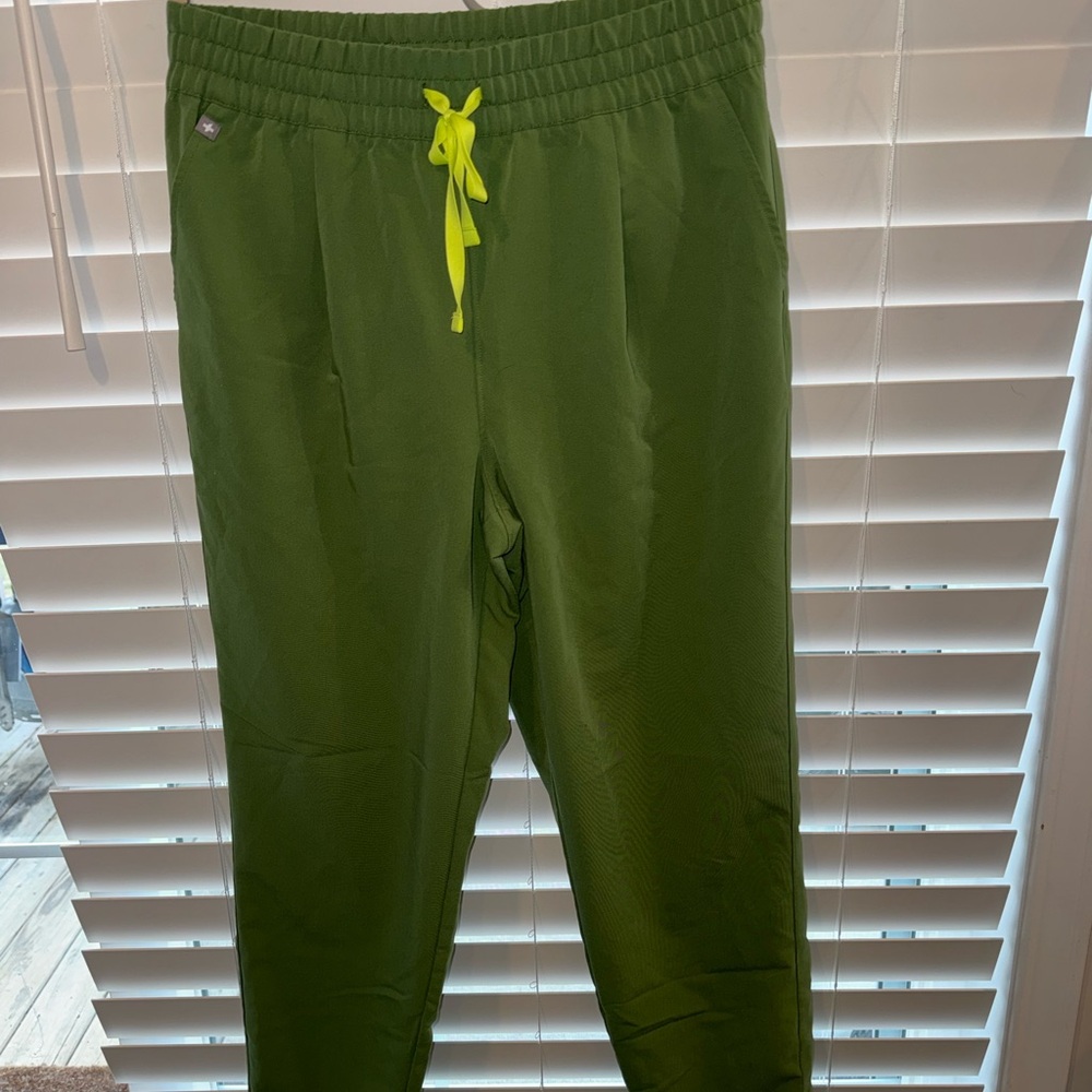 Figs women’s Green straight pants
